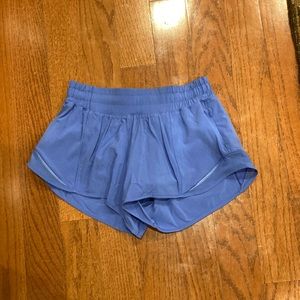Lululemon hotty hot shorts 2.5 inch size 4